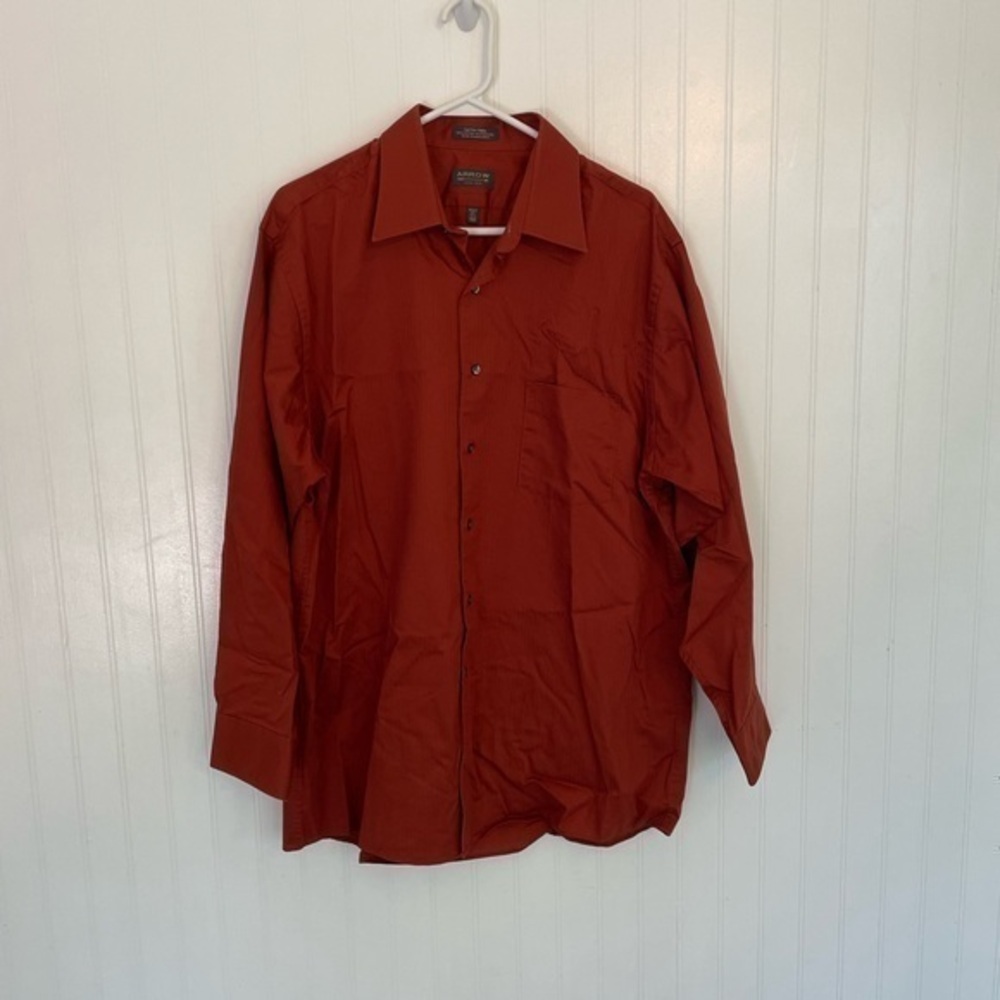 Arrow men’s dress shirt - 16.5 and 32/33 (Large)